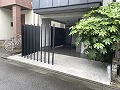 世田谷区野沢T様邸の外構工事施工例｜リクシルのプログコートフェンスＦ3型、リクシルの枕木材Ｒ施工/