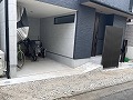 世田谷区の外構工事施工例Y様0274│玄関前にリクシルのスリットラインと石貼りでスロープ