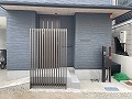 世田谷区の外構工事施工例Y様0275│支給品の傘掛け、表札を外壁に取付