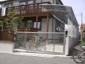世田谷区でミニバンでも駐車できる背の高いカーポートをとウィングゲートを施工した画像