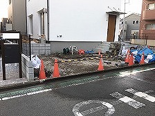 神奈川県綾瀬市D様邸外構工事施工前の写真1/車庫前