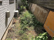 大田区田園調布A様邸2022年8月施工/雑草や草木を伐採した状態の工事途中画像