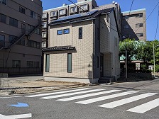 大田区F様邸の外構工事前・車庫まわりの様子（2025年撮影）